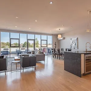 Captivating Quinpool Loft With Massive Terrace , Halifax Canada